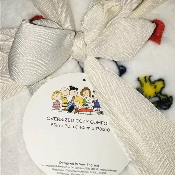 Berkshire Bedding Peanuts Snoopy Valentine Plush Throw Blanket Nwt